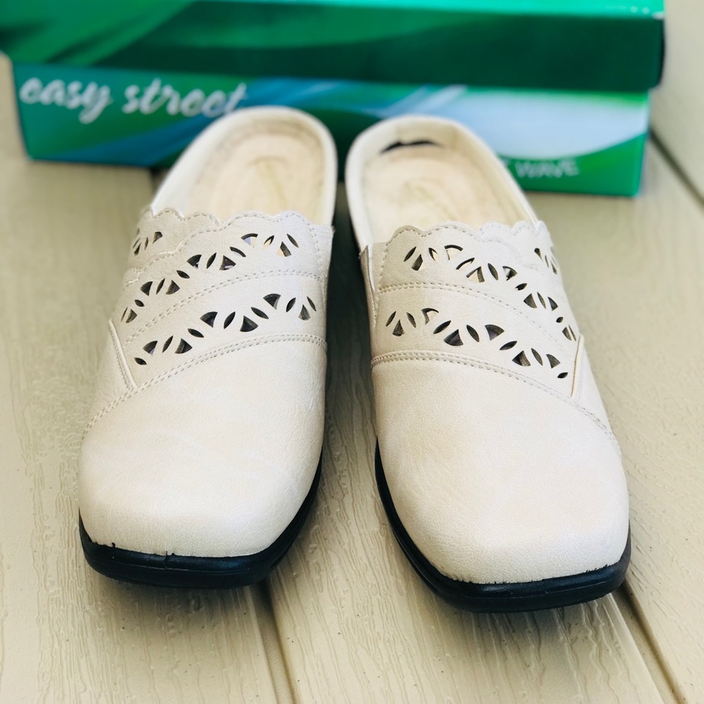 Easy Street Women Flat Loafers